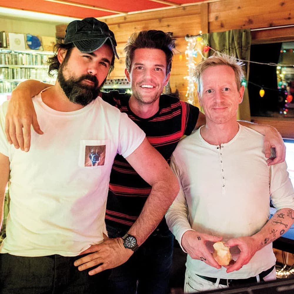 Ronnie Vannucci, Brandon Flowers e Jacknife Lee in studio